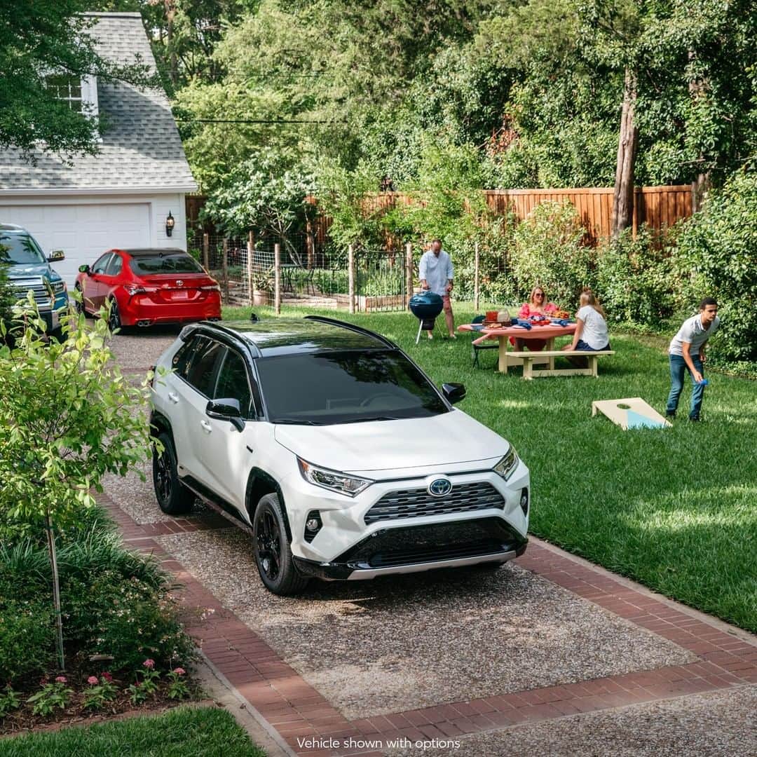 toyotausaさんのインスタグラム写真 - (toyotausaInstagram)「Bold and bright in all the right ways. #RAV4 #Hybrid #LetsGoPlaces」7月4日 23時15分 - toyotausa