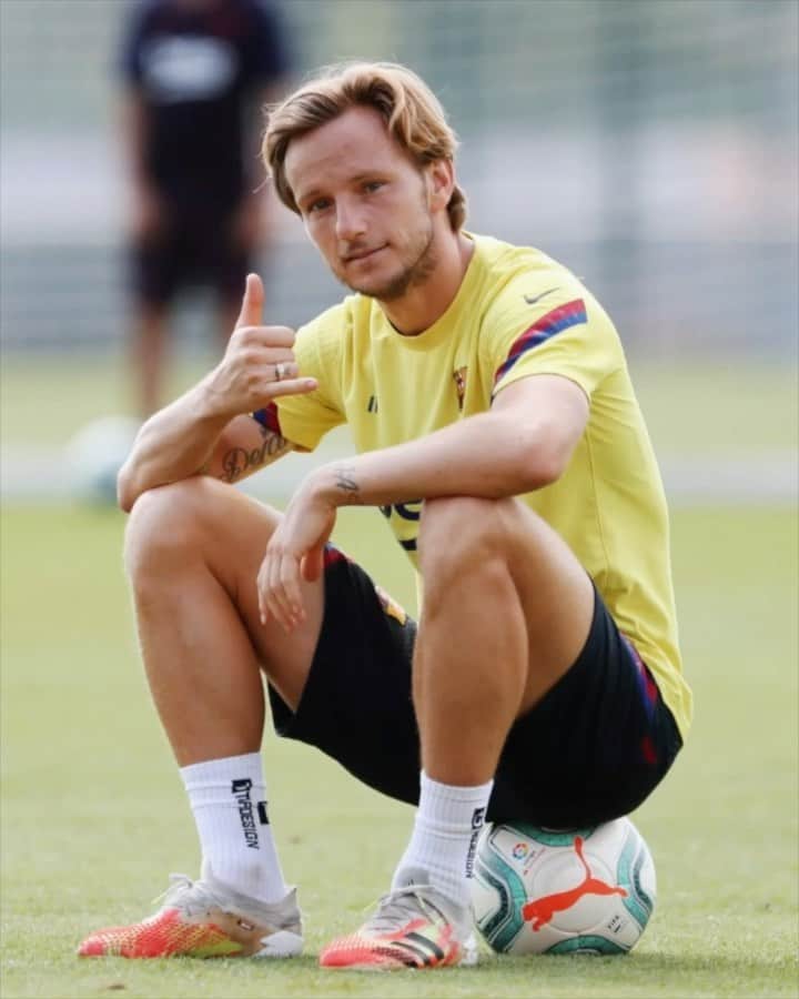 イヴァン・ラキティッチのインスタグラム：「Ready for the next battle.💪⚽️ #ivanrakitic #fcbarcelona」