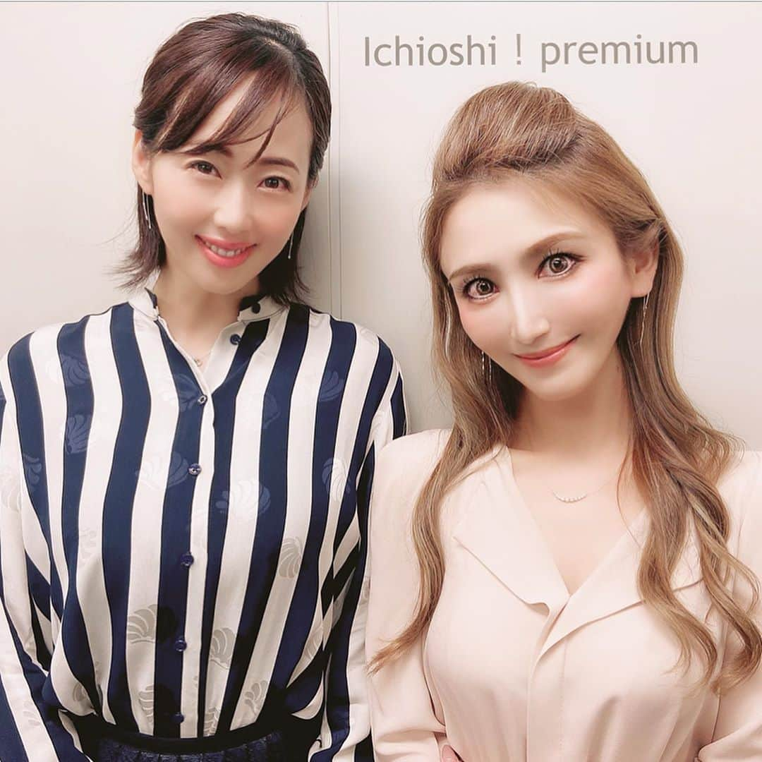 鈴木絢子さんのインスタグラム写真 - (鈴木絢子Instagram)「・ ・ 【美容💄通販番組】 2016年から美容家として出演させて頂いている、 イチおし！プレミアム ✨ ・ ご出演者の#井上和香 さんと😊 ツルツルお肌、素敵過ぎます💕 ・ 今回もスキンケアのポイントや、 オールインワンのメリットについてお話させて頂き💡 最後にいただいた#エミーノボーテ ✨ ・ ヒアルロン酸を超える保水力を持つ、 #プロテオグリカン 配合の#オールインワンクリーム です😊 ・ クリームなのに、肌にしっかり水分がキープされているのがわかる程の肌なじみの良さ🌟 シンプルケアこそ、成分を重視して選びたいですね✊✨ ・ ・ ・ #美容家 #専門家 #TV出演 #収録 #bsテレ東 #化粧品 #美肌 #ツヤ肌 #働く女性 #オールインワン #スキンケア #エイジングケア #イチオシプレミアム #美容番組 #美容ライター #タレント #model #cosme #beauty」7月4日 23時25分 - ayako_suzuki810