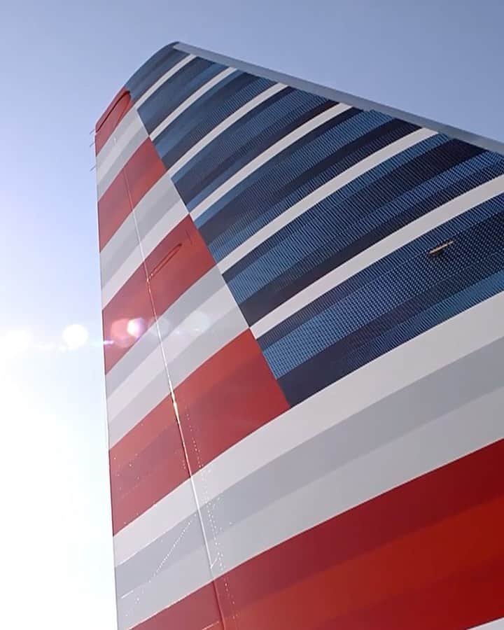 アメリカン航空のインスタグラム：「“This holiday feels a little bit different this year because so much is happening. Now more than ever, we should embrace togetherness and support one another through these unprecedented times. This isn’t the first time our country has faced hardships, and it probably won’t be the last, but I know we are stronger when we work together.”  —David Seymour, Chief Operating Officer and Military Veteran  #IndependenceDay」