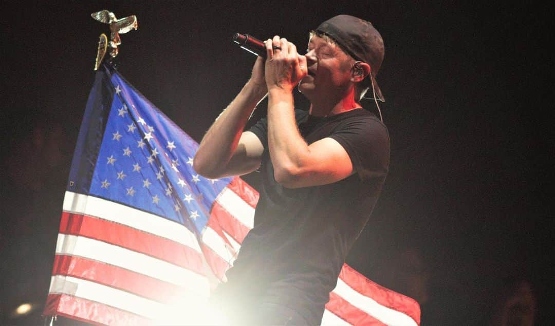 3 Doors Downのインスタグラム：「Wishing everyone a safe & happy 4th of July! 🇺🇲」