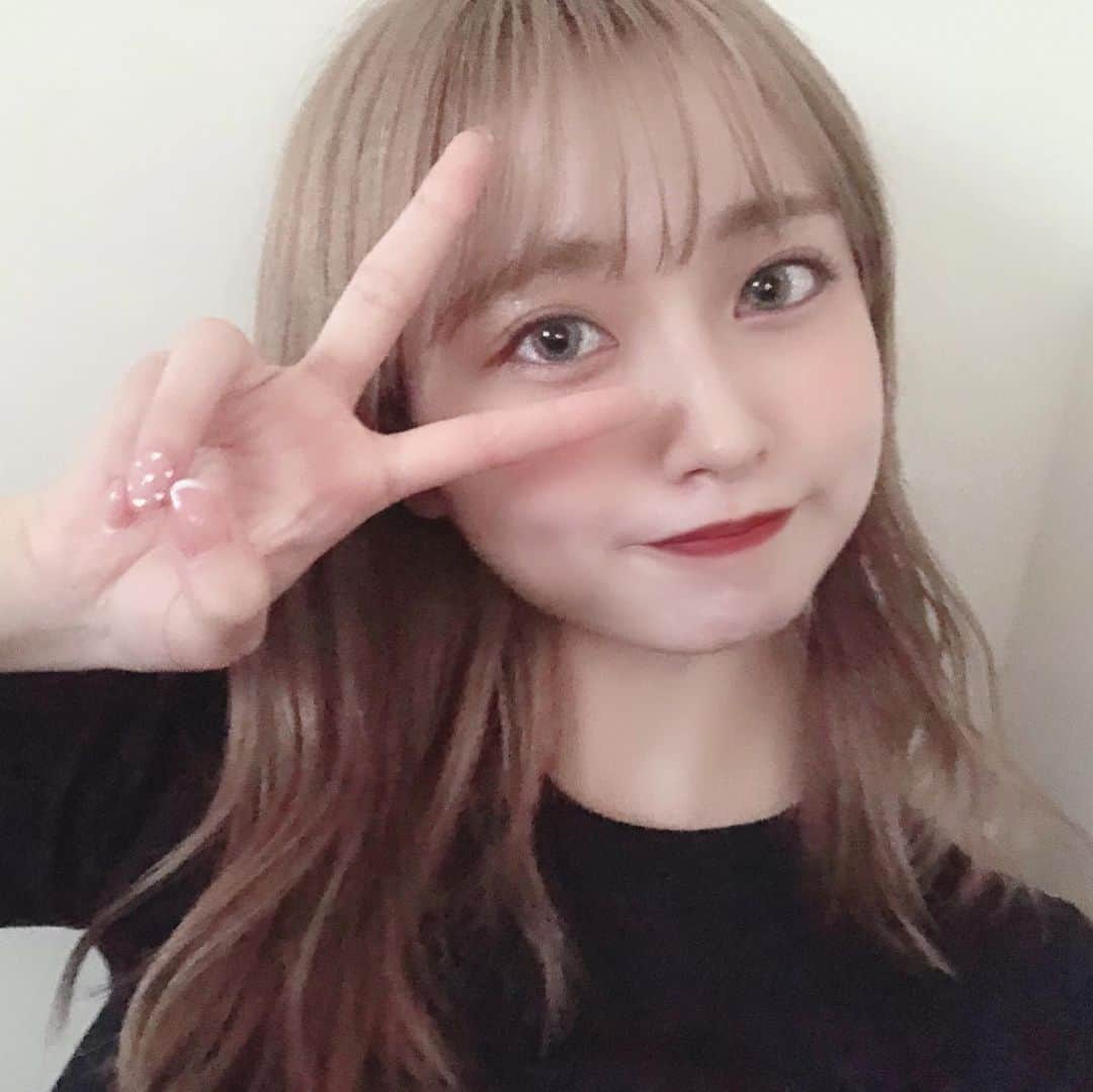 内海里来のインスタグラム：「前日からといい大好きな人達と過ごせて﻿ 幸せいっぱいでした👶🏻🤍﻿ ﻿ あっという間に20歳、、﻿ これからも沢山目標を持って﻿ 後悔なくやりたいことをやる人生に﻿ できますように💭﻿ ﻿ ﻿ #20歳の誕生日 #幸せ #誕生日会  #誕生日投稿多くてごめんなさい」