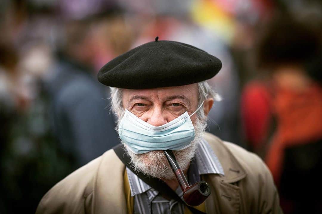 AFP通信さんのインスタグラム写真 - (AFP通信Instagram)「#AFPrepost 📷 @loicvenance - A man smokes a pipe while wearing a face mask during a  demonstration in Nantes, western France, on June 30, 2020, as part of a nationwide day of protests to demand better working conditions for health workers.⁣ .⁣ .⁣ .⁣ #covid_19 #covid19 #coronavirus #demo #manif #soutienauxsoignants #soignant #healthworkers #hospital  #afpphoto #photojournalism #pictureoftheday  #photooftheday #shootermag #shootermag_france #instadaily #doubleyedge #bnw_demand #phototag_it #friendsinstreets #SPiCollective #streetphotography #instagood #atlantephotos #lensculture #dailylife #vimptfreeprint #spi_minimalism #peraphotogallery」7月5日 0時06分 - afpphoto