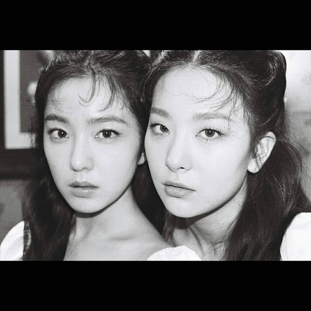 Red Velvetさんのインスタグラム写真 - (Red VelvetInstagram)「Red Velvet - IRENE & SEULGI 레드벨벳-아이린&슬기  The 1st Mini Album [‘Monster’] - 🎧 2020.07.06. 6PM (KST) 👉 redvelvet-ireneseulgi.smtown.com - #RedVelvet_IRENE_SEULGI #레드벨벳_아이린_슬기 #IRENE #아이린 @renebaebae #SEULGI #슬기 @hi_sseulgi #RedVelvet #레드벨벳 #Monster」7月5日 0時01分 - redvelvet.smtown