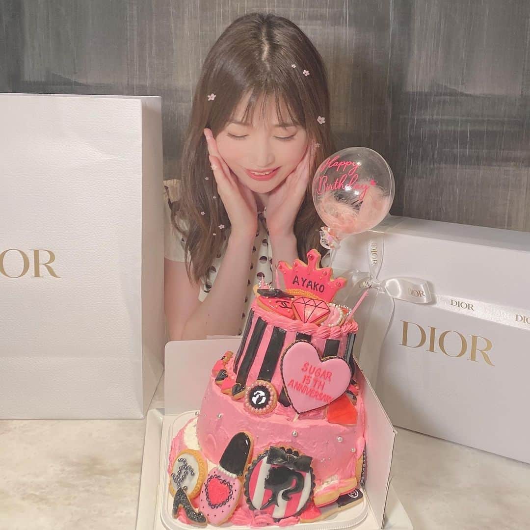 清水彩子のインスタグラム：「皆からのメッセージまで集めてくれた佳那恵ちゃん❤️ こうゆう一手間が出来る人って凄いって思う❤️  ❤️メッセージくれた皆様ありがとうございました❤️🕊  誰かの為に何か出来る人に... 私もなれたら良いな❤️  #感謝 #love #ありがとうございます @kanaxxy_0421  @mutoshizuka0204  @yunkoro519」