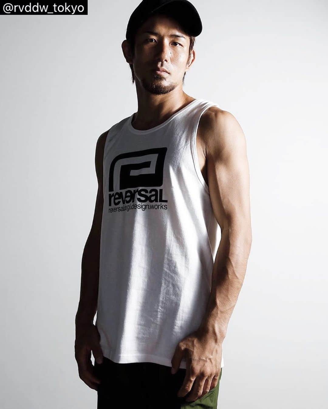 のインスタグラム：「reversal summer cotton tankT! photoby @bbjdc  Repost @rvddw_tokyo  #logo #tanktop #rvddw #tokyo #japan #apparel#sports #brand #street #workout #activewear #gymwear #martialarts #mma #jiujitsu #karate #kickboxing #grappling #wrestling #rugby #running」