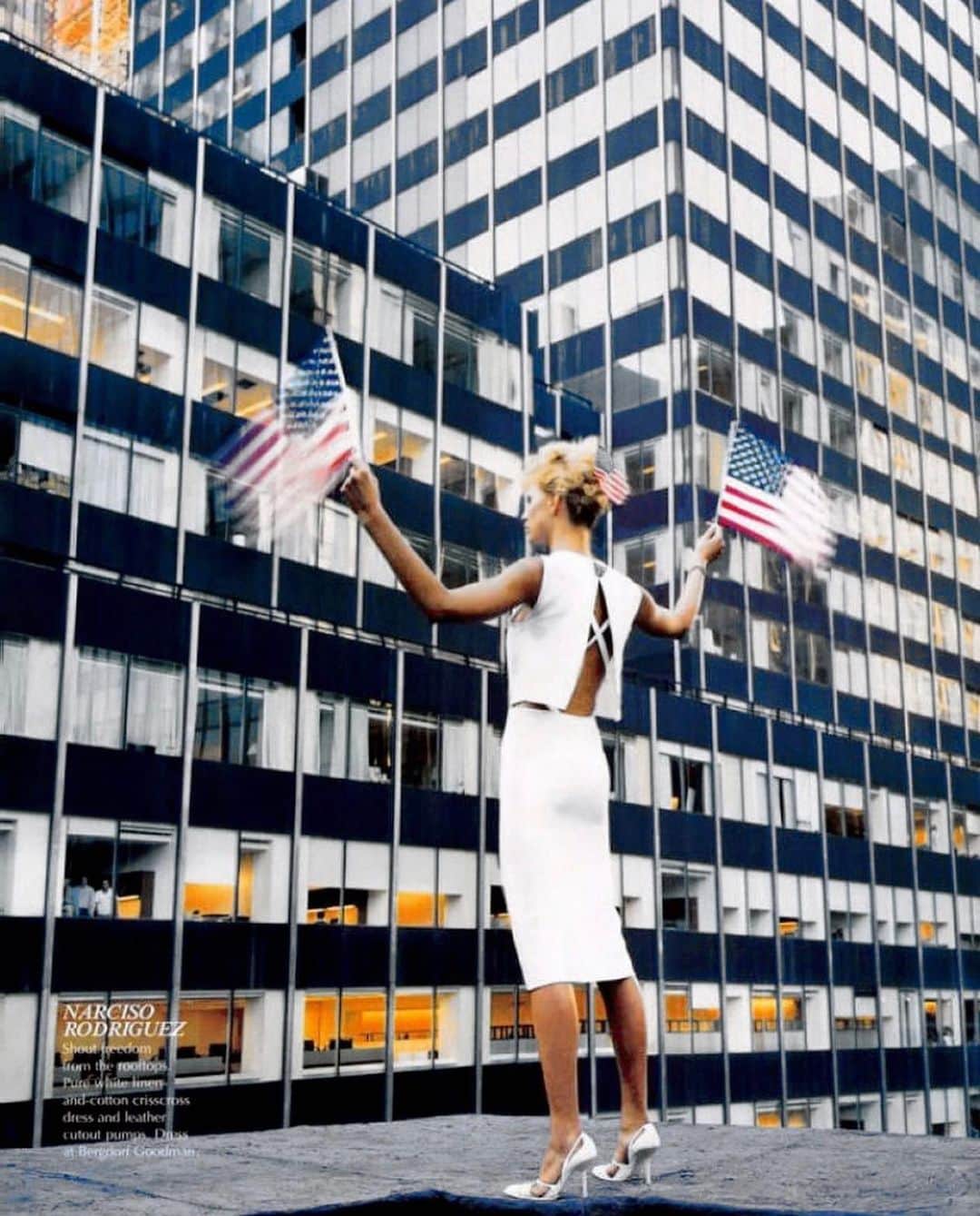 ナルシソロドリゲスさんのインスタグラム写真 - (ナルシソロドリゲスInstagram)「Happy 4th of July! 🇺🇸 @KarolinaKurkova in the November 2001 issue of @VogueMagazine.  Photo by @StevenKleinStudio.  #NARCISO #narcisorodriguez #july4th #independenceday」7月5日 0時35分 - narciso_rodriguez