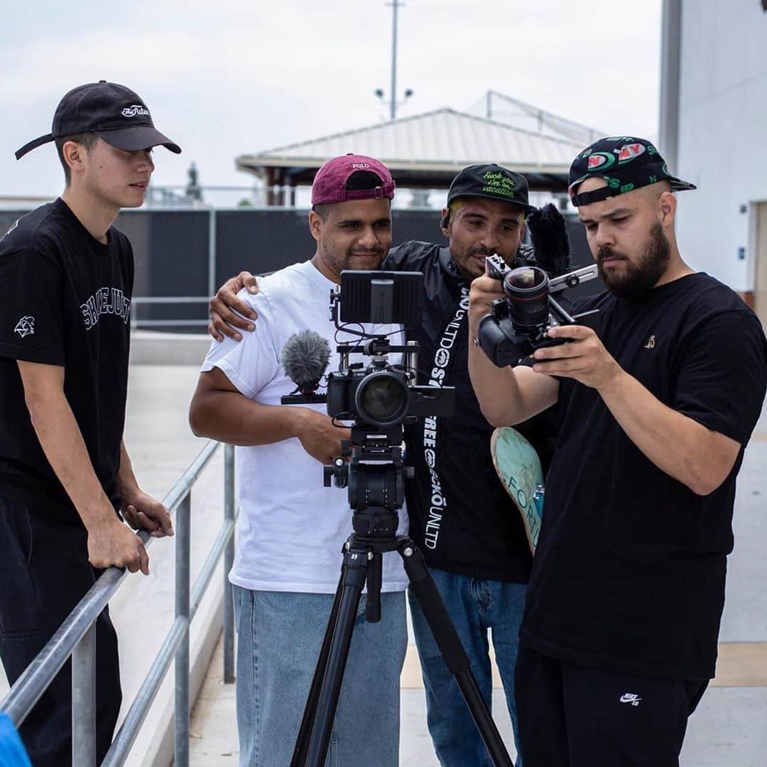 マニー・サンティアゴのインスタグラム：「Nothing beats this.... Cooking something up 👨🏾‍🍳 📸: @ferraphoto」