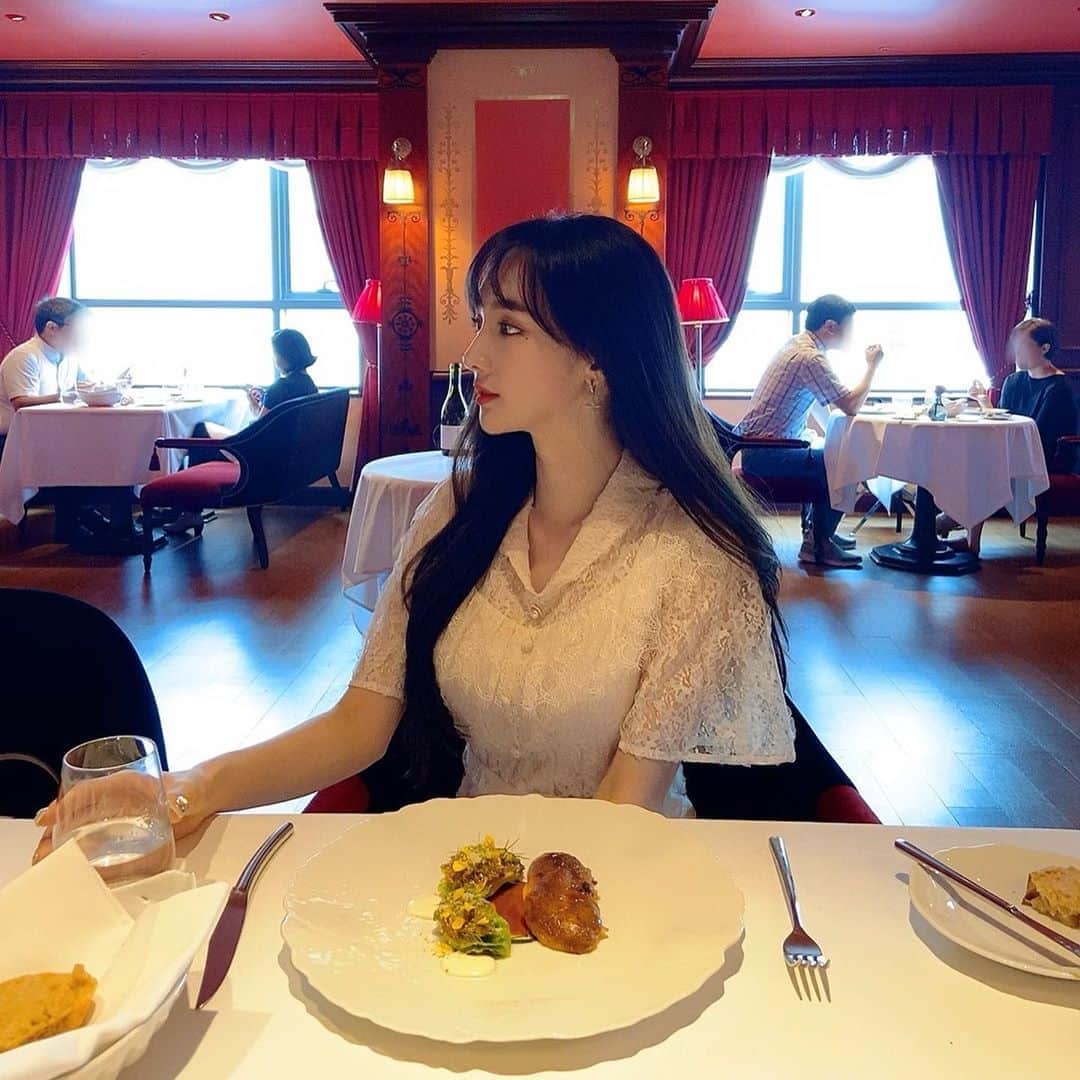 ミンヒ のインスタグラム：「분위기, 맛 모두 좋았던 #라망시크레 ❤️ 담엔 디너 먹으러 가야짓🙌🏻」