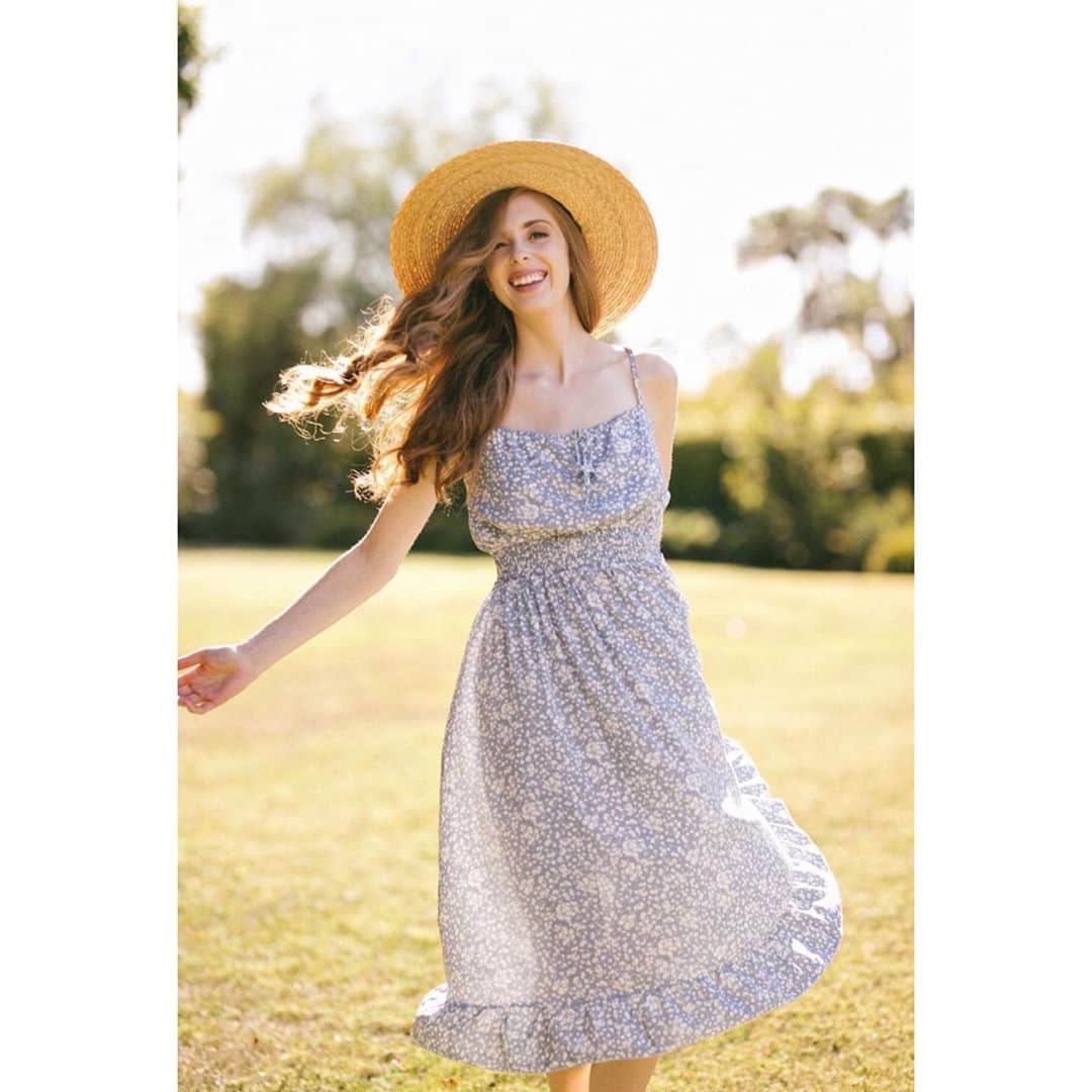 アシュリン・ピアースのインスタグラム：「Happy 4th of July, everyone! ⭐️ I hope you all have a wonderful day full of fun, family, and fireworks! ✨  Photography by: @laceandlocks  For: @shopmorninglavender  #AshlynPearce #MorningLavender #Summer #Actress #Model #Modeling #Fashion  #FashionPhotography #Editorial #LookBook #Photography #BestPhoto #SpeakYourself #LoveYourself #RedHeads #Beauty #Love #FearlessFemales #SantaFe #California #Flowers #Clothing #Feminine #GorgeousGirl #LongHair #Pretty #Timeless #Art #Goals #SummerVibes」