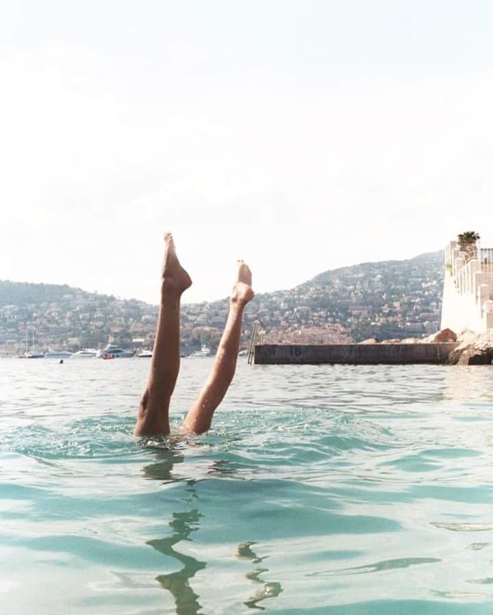 カレントエリオットのインスタグラム：「diving into the holiday weekend #4thofjuly」