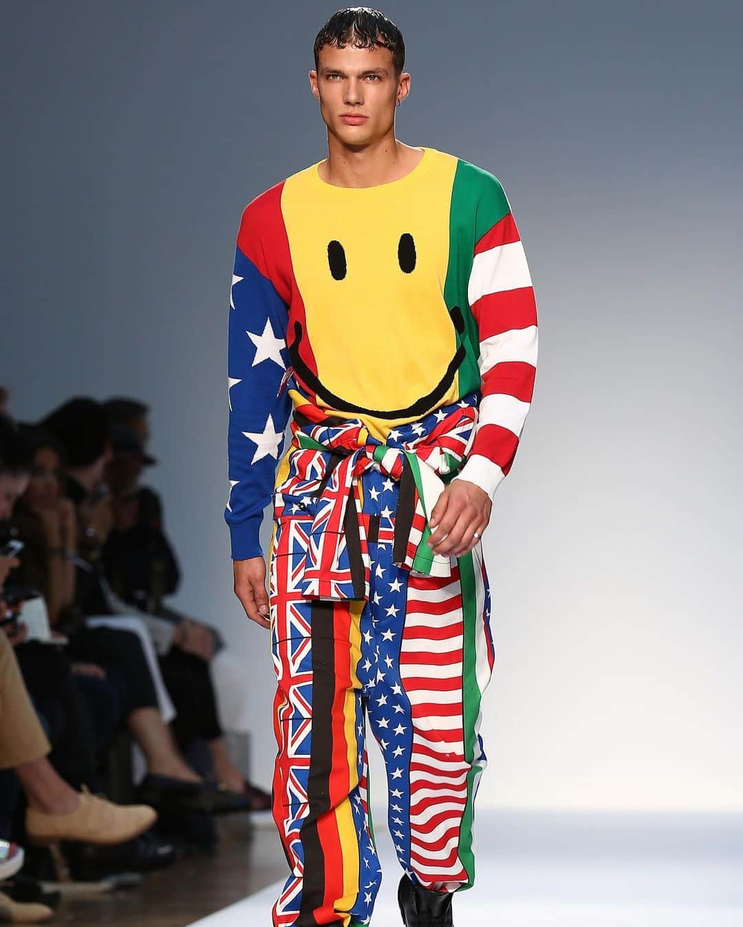 Fashion Weekさんのインスタグラム写真 - (Fashion WeekInstagram)「Star spangled & striped 🇺🇸 Happy 4th of July to those celebrating, learning and reflecting today. Swipe through for a few flag-inspired looks from the runway.⁠⠀ .⁠⠀ Shown here:⁠⠀ @marcjacobs' September 2015 #NYFW runway⁠⠀ @lacoste's September 2015 #NYFW ruwnay⁠⠀ @ralphlauren's September 2018 #NYFW runway⁠⠀ @moschino's June 2014 #LFW Menswear runway⁠⠀ @givenchyofficial's June 2015 #PFW Menswar runway⁠⠀ ⁠⠀ Photos by @gettyimages⁠⠀ ⁠⠀」7月5日 1時03分 - fashionweek