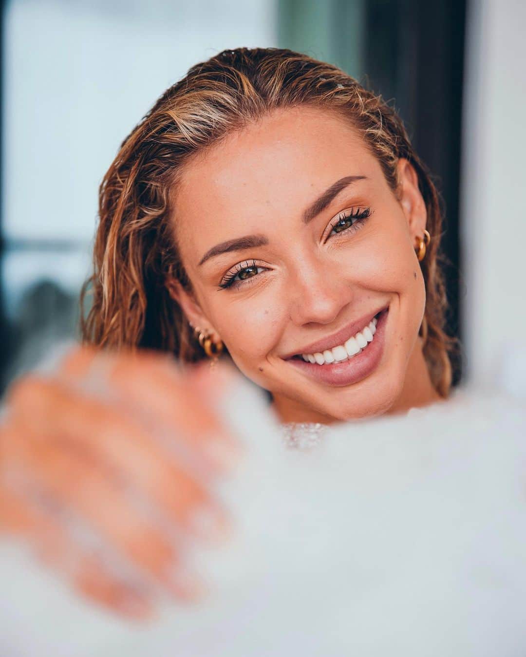 チャーリー・ジョーダンのインスタグラム：「Happy fourth 💕 I hope you spend the day surrounded by people that make you smile, and enjoying the freedom we’ve been blessed with. Swipe to see my bubble guns ~>」