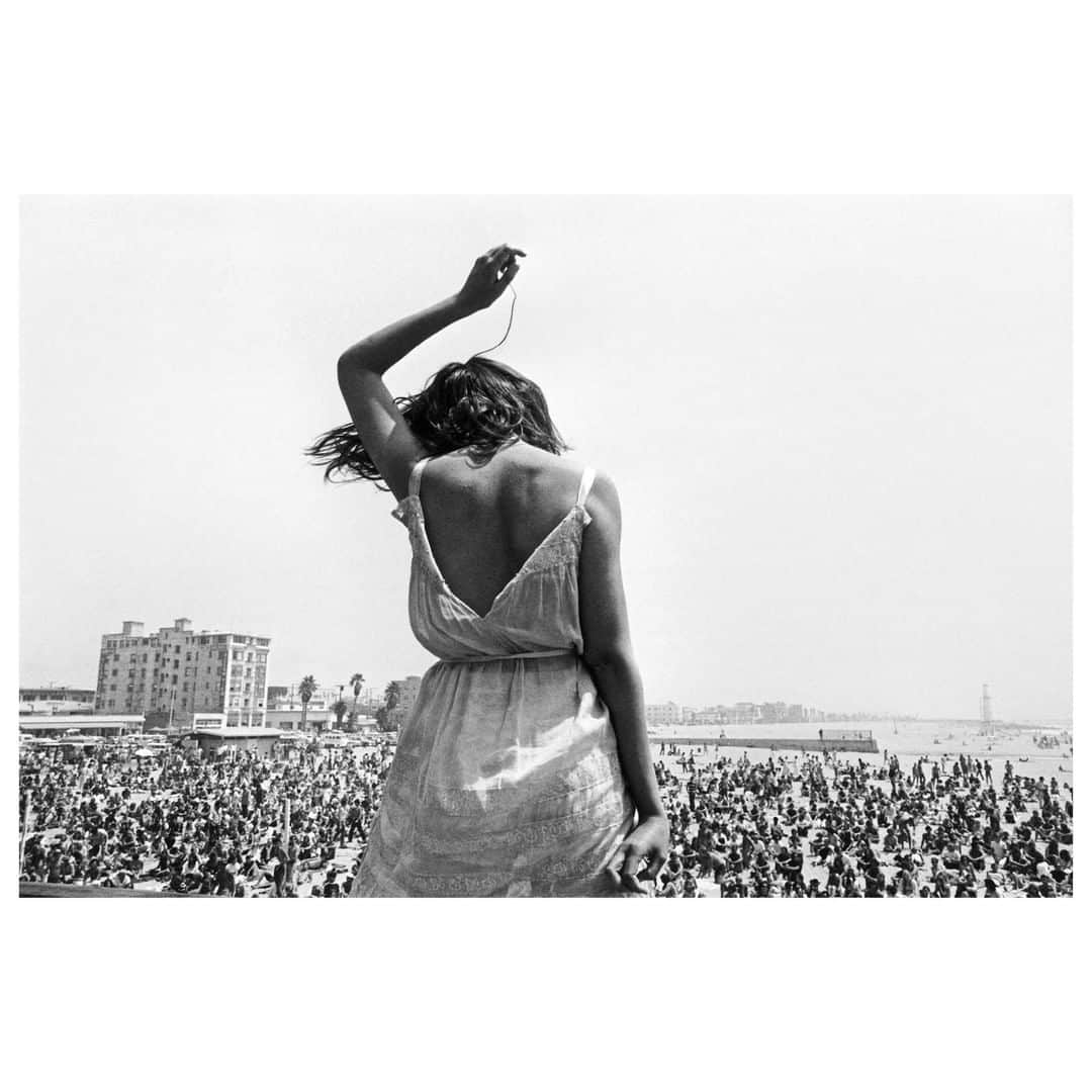 Magnum Photosさんのインスタグラム写真 - (Magnum PhotosInstagram)「Venice Beach Rock Festival - Brucemas Day. California. USA. 1968. ⁠ .⁠ Dennis Stock’s own restlessness drew him to the highways in the 1960s, when he drove through California, taking in the unique, heady spirit of the place, and photographing the curious characters he met along the way, from cult leaders, to hippies, off-duty actors, nudists and countless other free spirits that are drawn to the state.⁠ .⁠ This image, included in his book California Trip, is available as a 8x10"print as part of Magnum Editions.⁠ .⁠ Tap this image at the link at bio to explore the full set of images available.⁠ .⁠ The first collection of Magnum Editions features unforgettable photographs from 16 Magnum Photographers in numbered prints in an exclusive 8x10" format. ⁠ .⁠ © Dennis Stock / #MagnumPhotos」7月5日 2時01分 - magnumphotos
