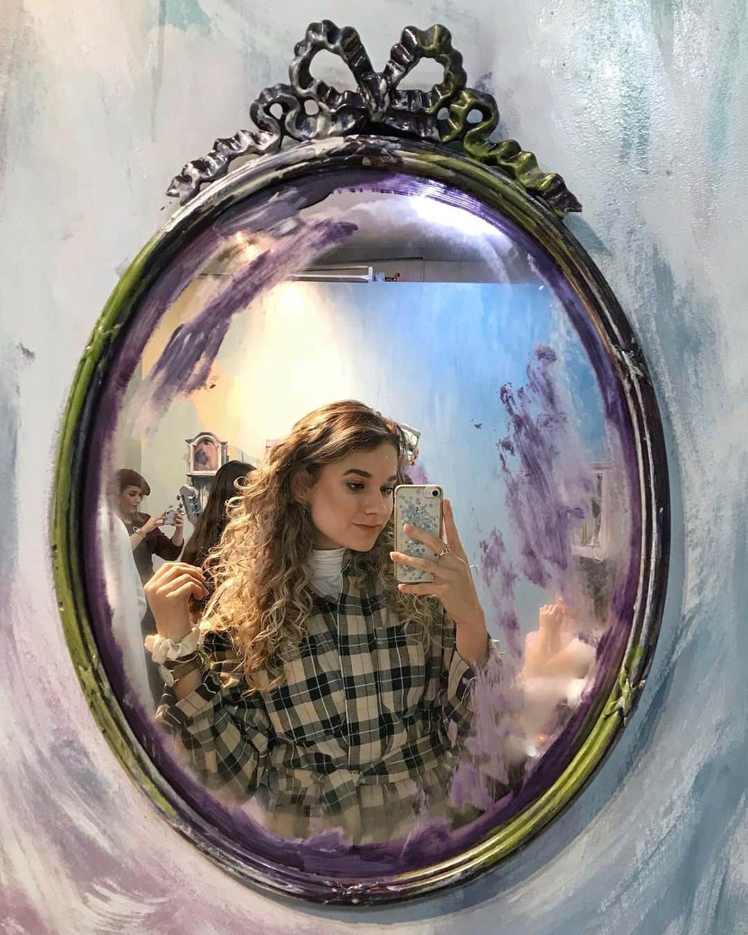 ラウラ・デ・ウィットのインスタグラム：「Mirror mirror on the wall, who is the hungriest of them all 👑」