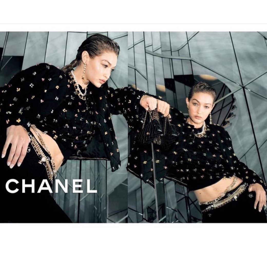 ヨランダ・ハディッドのインスタグラム：「❤️Love this and the new collection by @virginieviard for @chanelofficial #Chanel」