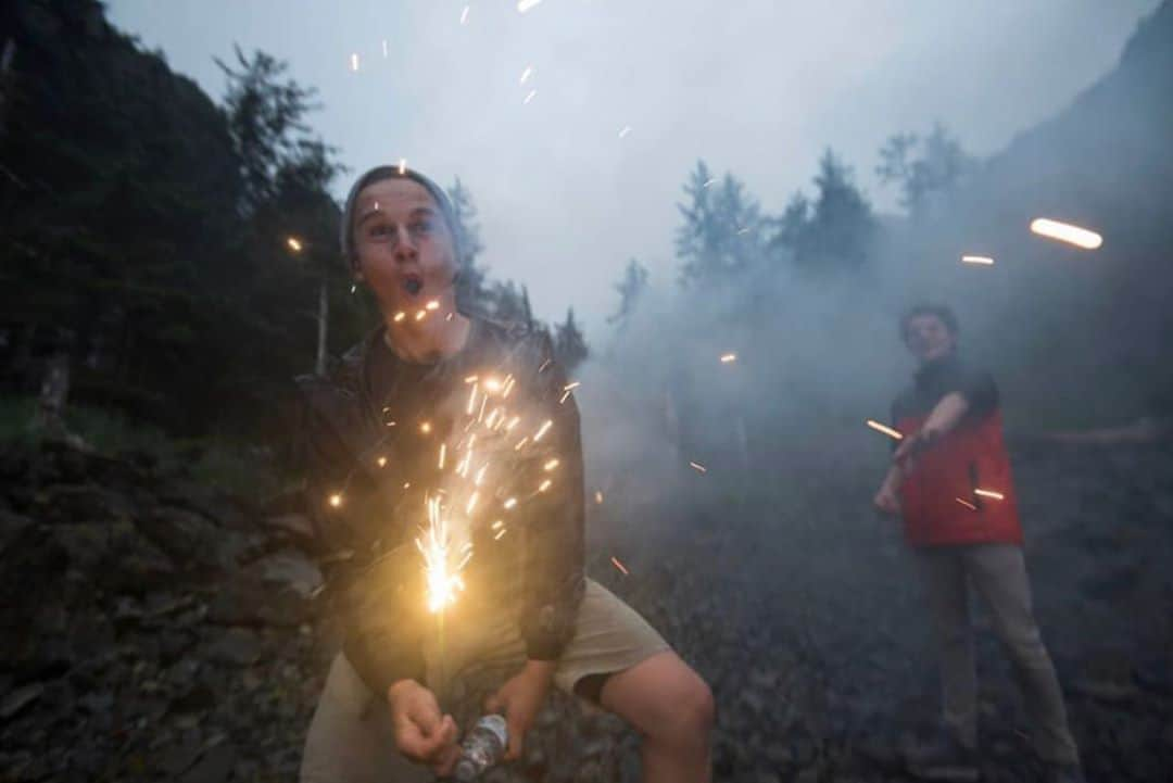 ギャビン・マッキントッシュのインスタグラム：「Everyone have a good .4th and be safe ✊🏼☄️」