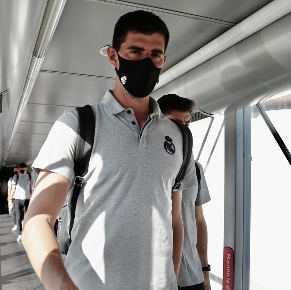 ティボ・クルトゥワのインスタグラム：「Focused 👀! ✈️ Bilbao #HalaMadrid」
