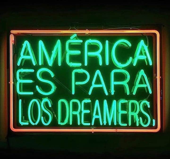 カーラ・ソウザのインスタグラム：「This July 4th, I'm celebrating and honoring the resilience, strength, and love of Latinx Americans across the country. Despite being hit particularly hard by coronavirus, and many not receiving federal relief funds because of their status, the community has continued to pull together to support one another through this time. Whether it's taking in relatives who have lost their jobs, delivering food to local families, or stepping up in any other variety of ways to make sure they care for their communities, Latinx Americans are continuing to rely on their strong ties to family, faith, and community to survive these difficult times. These are the stories of America I'm most proud of. #AmericaIsForDreamers #AmericaEsParaLosDreamers」