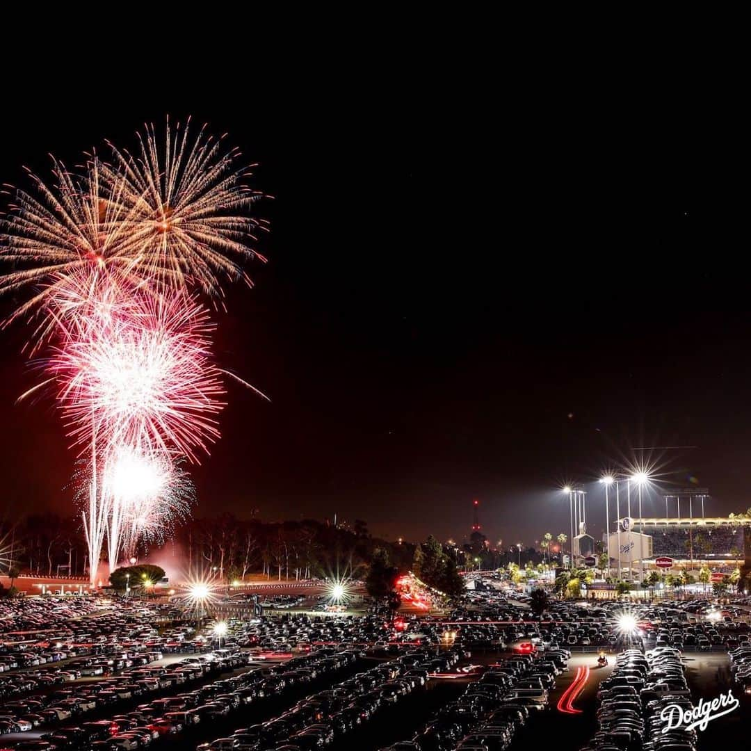 Los Angeles Dodgersさんのインスタグラム写真 - (Los Angeles DodgersInstagram)「Missing nights like these. #FourthofJuly」7月5日 3時02分 - dodgers