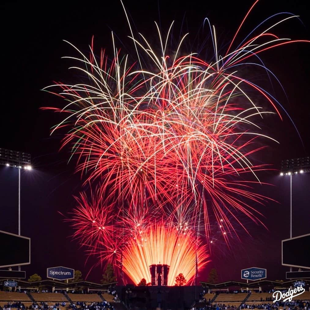 Los Angeles Dodgersさんのインスタグラム写真 - (Los Angeles DodgersInstagram)「Missing nights like these. #FourthofJuly」7月5日 3時02分 - dodgers