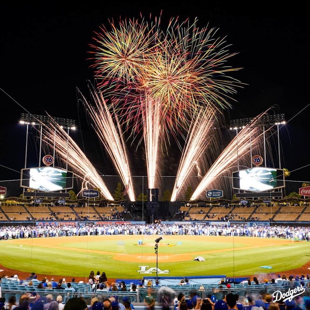 Los Angeles Dodgersさんのインスタグラム写真 - (Los Angeles DodgersInstagram)「Missing nights like these. #FourthofJuly」7月5日 3時02分 - dodgers