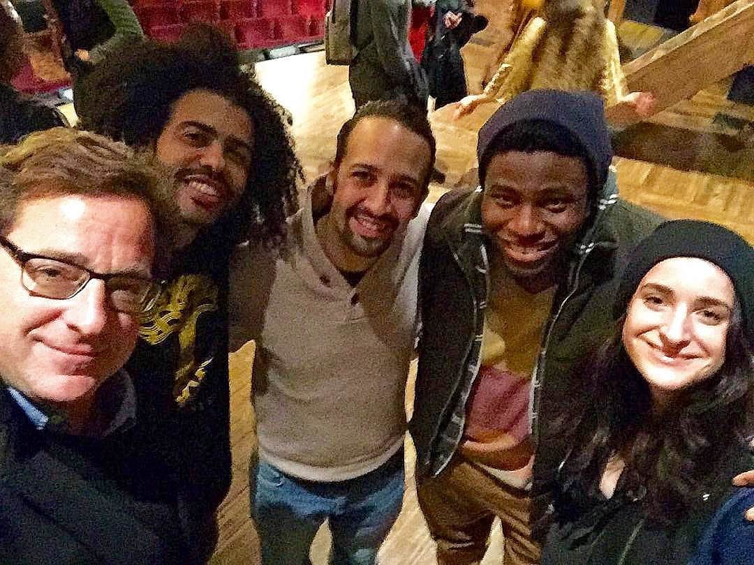 ボブ・サゲットのインスタグラム：「Loved #hamilfilm beyond last night. What a gift it is to be able to see it now on film. It will be on a loop in my home forever.  . . . And so lucky to have seen @hamiltonmusical on Broadway, shown here with stars @DaveedDiggs , the Maestro himself- Lin-Manuel Miranda, @oaksmash -Okieriete Onaodowan, and my daughter Lara. She was not in the play. @hamiltonmusical  . . . Thank you for this gift Lin-Manuel —and the entire amazing cast and crew.」