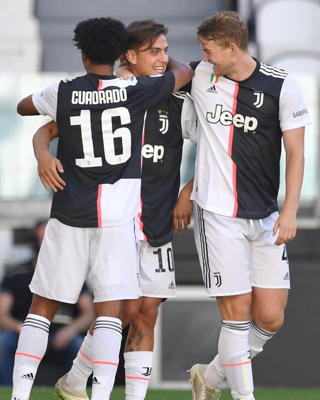 マタイス・デ・リフトのインスタグラム：「Derby della Mole = ⚪️⚫️」