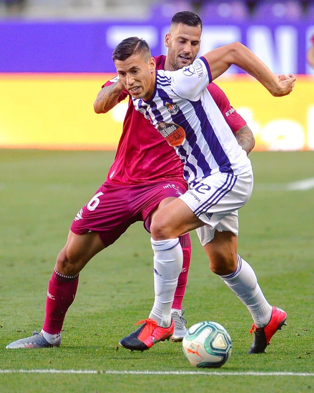 LFPさんのインスタグラム写真 - (LFPInstagram)「⚔️⚽️ • #LaLiga #LaLigaSantander #RealValladolid #Alavés #Alcaraz #EdgarMéndez #Football」7月5日 3時40分 - laliga