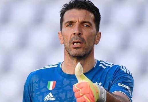 ロドリゴ・ベンタンクールのインスタグラム：「Un’altra vittoria importante, un’altra grande prestazione ⚪⚫ Complimenti @gianluigibuffon per questo record 🧤🔝 #648uffon #JuveToro #FinoAllaFine #ForzaJuve   Otra victoria importante, otro gran partido de todo el equipo ⚪⚫ Felicitaciones @gianluigibuffon por este récord 🧤🔝 #648uffon #JuveToro #FinoAllaFine #ForzaJuve」