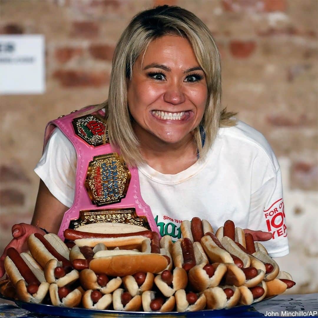 ABC Newsさんのインスタグラム写真 - (ABC NewsInstagram)「RECORD SETTERS: Competitive eaters Joey Chestnut and Miki Sudo both set new world records in their respective events at the Nathan's Famous July Fourth hot dog eating contest, where Chestnut downed 75 hot dogs to win the men's division and Sudo finishing 48.5 hot dogs for a new Women's world record. #hotdogs #nathans #joeychesnut #mikisudo #competition #july4th」7月5日 3時49分 - abcnews