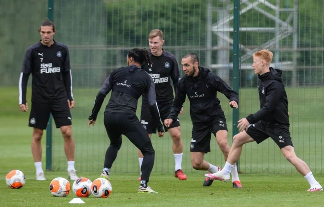 ナビル・ベンタレブさんのインスタグラム写真 - (ナビル・ベンタレブInstagram)「Last training before the game 👊⚽️」7月5日 3時59分 - nabilbentaleb