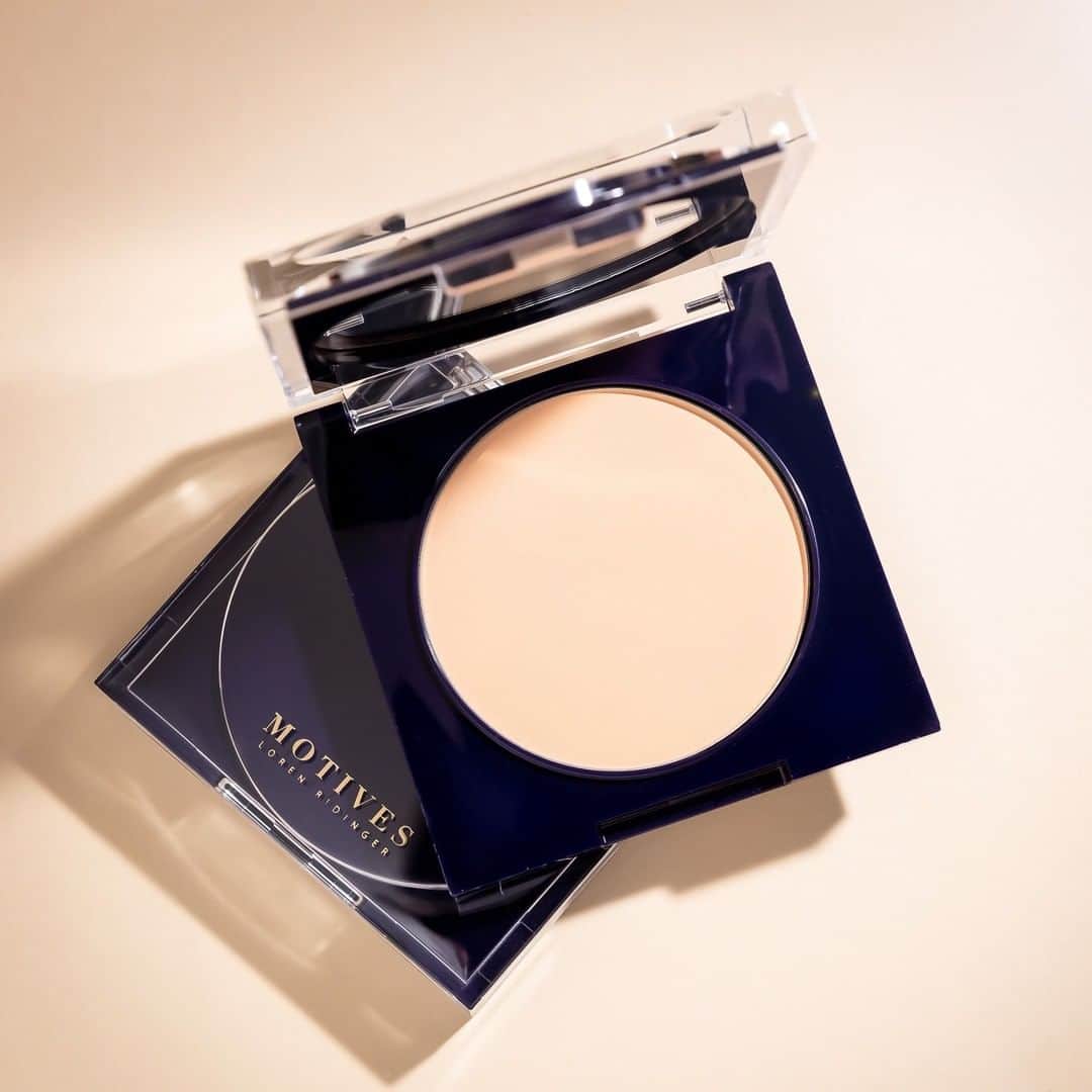 Motives Cosmeticsさんのインスタグラム写真 - (Motives CosmeticsInstagram)「Looking for coverage and a poreless finish in a powder? Give our Full Coverage Photo Finish Powder a try, wear alone, or as a setting powder for a FULL COVERAGE look!  You will be pleasantly surprised with its velvety-smooth💖 finish that blurs fine lines for a soft and even look.  . . . . . #motivescosmetics #motives #makeup #beauty #makeupartist #mua #girlboss #entrepreneur #beyourownboss #everydaymakeup #naturalmakeup #everydaybeauty #beautywithbenefits #nofitlerneeded #nofilter  #powder #foundation #fullcoverage」7月5日 4時00分 - motivescosmetics