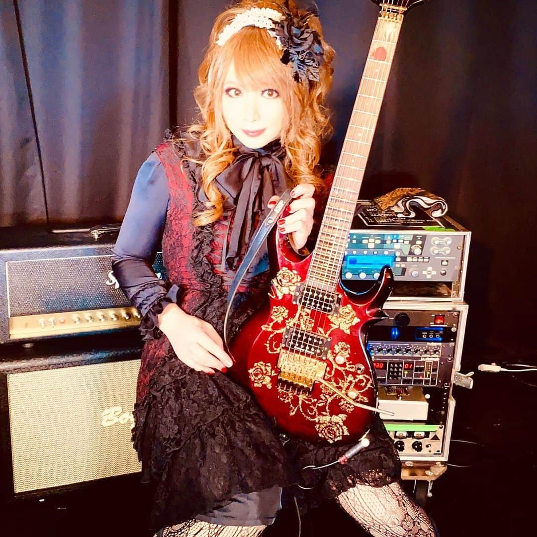 HIZAKIさんのインスタグラム写真 - (HIZAKIInstagram)「#HIZAKI  機材紹介　#Kemper とかの https://youtu.be/itR6QhNLJ64」7月5日 4時04分 - hizaki_official