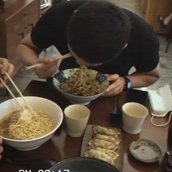 ソン・スンヒョンのインスタグラム：「다시 한번 말씀 드립니다 . 몰래 훔쳐먹는거 아닙니다. 정정당당하게 계산했습니다.」