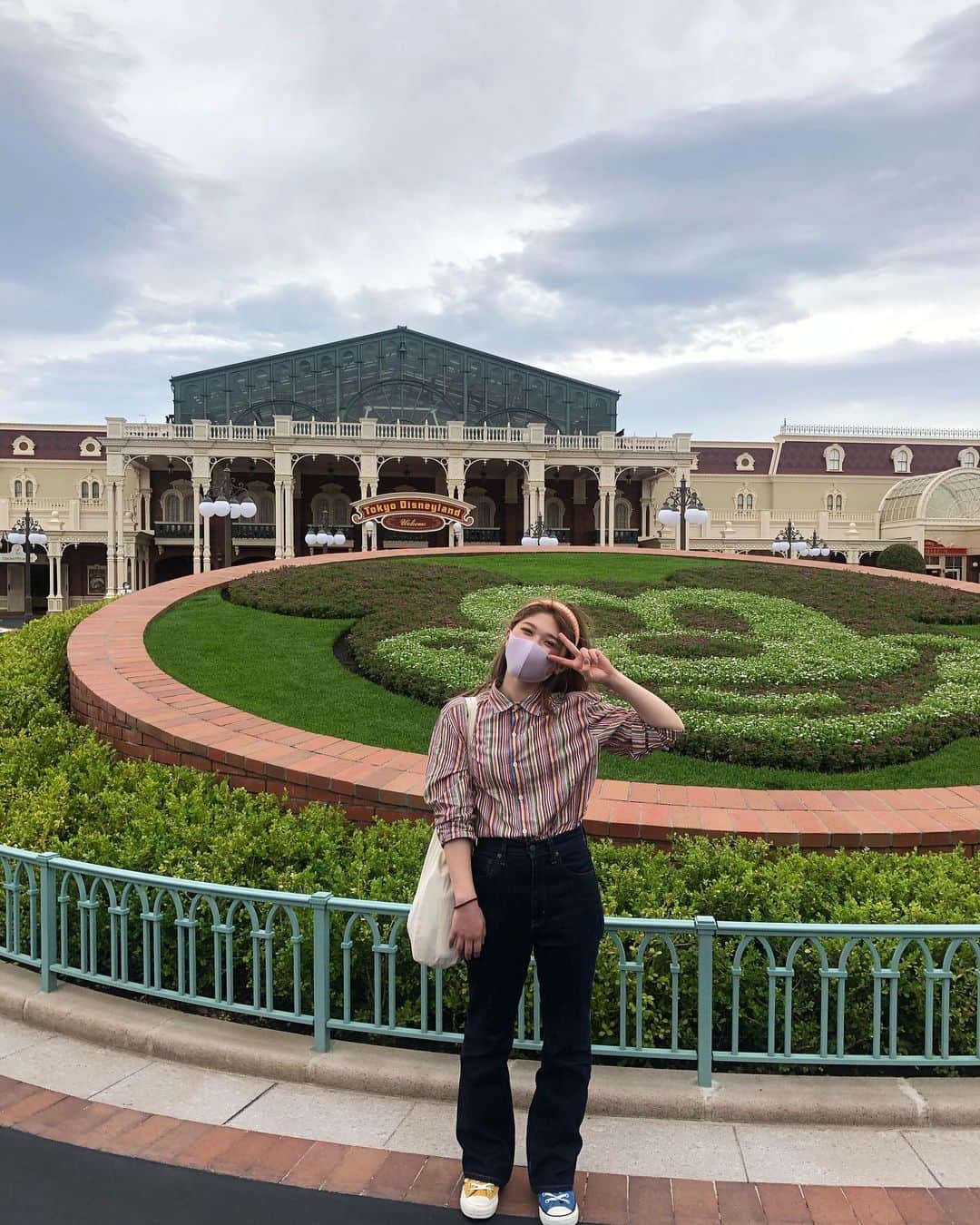 竹内朱莉さんのインスタグラム写真 - (竹内朱莉Instagram)「@rinakatsuta とDisneylandに行ってきました🏰🐭  久しぶりの夢の国は幸せでした😌✨ あ、バズの的当てで妨害されたのは初めてだったな🙄笑  #アンジュルム　#ディズニーランド　#Disneyland #夢の国　#楽しかった」7月5日 13時31分 - akari_takeuchi.official