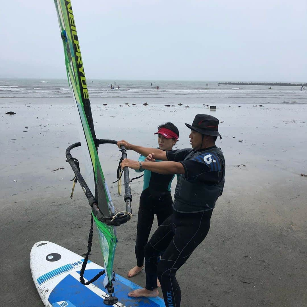 片山晋呉さんのインスタグラム写真 - (片山晋呉Instagram)「生まれはじめてのウィンドサーフィン🏄‍♂️！！　陸でレッスンしてからのなんでも基本が大切！と実感！！　ゴルフで言ったら１２０くらいと先生に言われました^ - ^ 　ハマりそう^ ^😊😊#golf#海#ウインドサーフィン」7月5日 13時32分 - shingo_katayama45