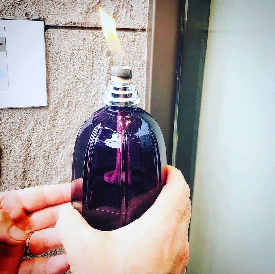 Omotecho Style Storeさんのインスタグラム写真 - (Omotecho Style StoreInstagram)「高い空気清浄機能を発揮すると同時に、Dr.Vranjesの香りもお楽しみいただけるフレグランスアイテム。  炎を吹き消すと煙が立ち上がり、煙とともに香りが広がります。  【Dr.Vranjes】 <LAMPARFUM ベース> ￥12,540(税込) ※残り僅か※  <LAMPARFUM 専用フレグランス> ￥3,960～  #drvranjes #ドットール #フレグランス #フレグランスメゾン #エッセンシャルオイル #香り#インテリア #luxury #lamparfum #ランパルファム #空気清浄 #ガラス工芸 #🇮🇹 #フィレンツェ #okayama #岡山 #セレクトショップ #表町スタイルストア」7月5日 13時48分 - omotechostylestore