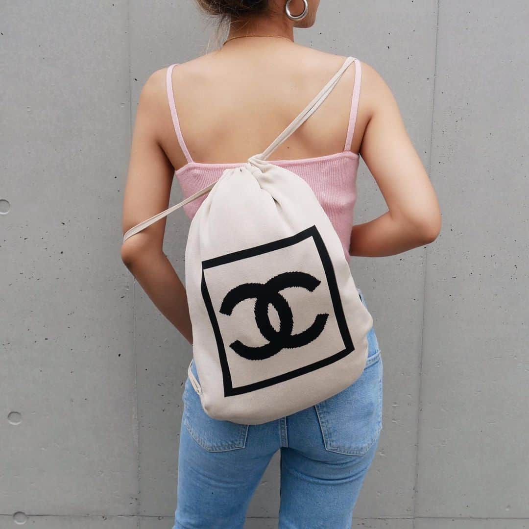 Vintage Brand Boutique AMOREさんのインスタグラム写真 - (Vintage Brand Boutique AMOREInstagram)「Chanel Sport Line cotton backpack.   On website search for AO26023.   ▶︎Free Shipping Worldwide✈️ ≫≫≫ DM for more information 📩 info@amorevintagetokyo.com #AMOREvintage #AMORETOKYO #tokyo #Omotesando #Aoyama #harajuku #vintage #vintageshop #ヴィンテージ #ヴィンテージショップ #アモーレ #アモーレトーキョー #表参道 #青山 #原宿#東京 #chanel #chanelvintage #vintagechanel #ヴィンテージ #シャネル #ヴィンテージシャネル #シャネルヴィンテージ #amorewardrobe #アモーレワードローブ」7月5日 14時02分 - amore_tokyo