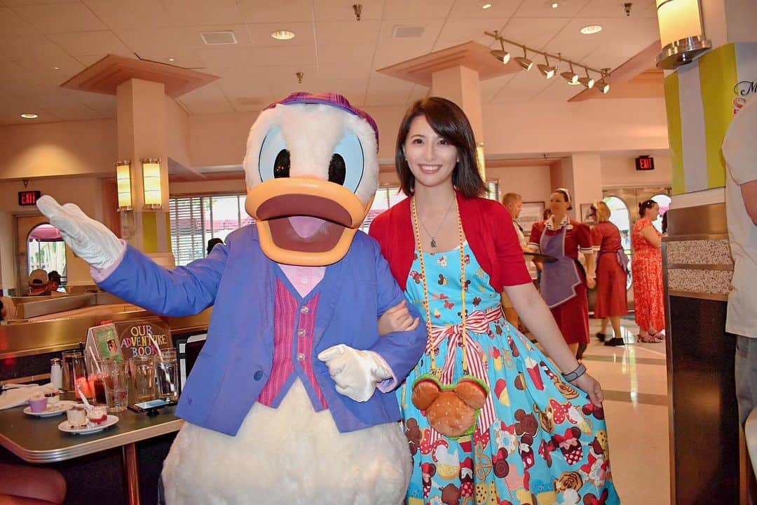 矢部あやのインスタグラム：「201905 WDW 2day ドナルドが大人っぽくてかっこよかった ・ #waltdisneyworld #WDW #WDW2019 #disneyshollywoodstudios #DHS #DHS2019 #hollywoodandvine #charactergreeting」