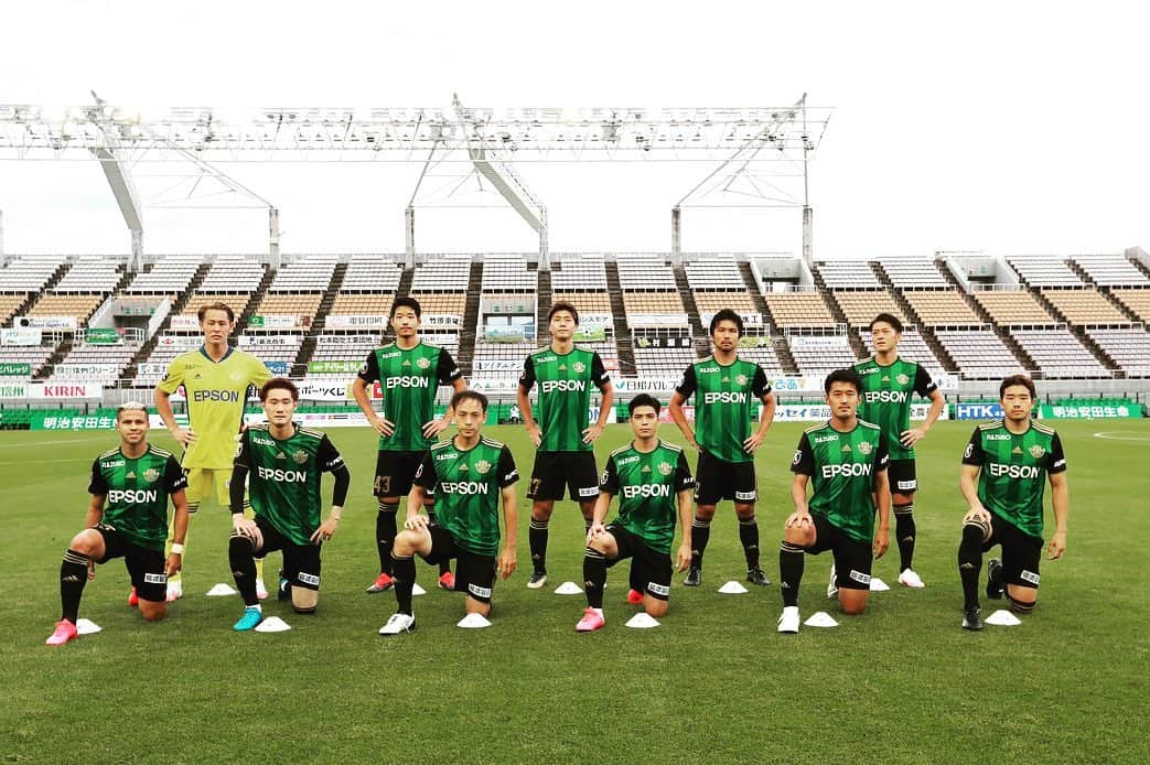 村山智彦のインスタグラム：「ㅤㅤㅤㅤㅤㅤㅤㅤㅤㅤㅤㅤㅤ ホーム開幕戦。 サンプロアルウィン。 久しぶりだけど違った光景。 試合開催に携わってくださった皆様、本当にありがとうございます。 そして、パネルやDAZNで後押ししてくれたファン、サポーターの皆さんありがとうございました。 ㅤㅤㅤㅤㅤㅤㅤㅤㅤㅤㅤㅤㅤ #松本山雅 #ヴァンフォーレ甲府 #リモートマッチ #20200704 ㅤㅤㅤㅤㅤㅤㅤㅤㅤㅤㅤㅤㅤ #2枚目 #しっかりボール見てる #基礎中の基礎 #これきっと前半 #風強いからゴールキック大変 ㅤㅤㅤㅤㅤㅤㅤㅤㅤㅤㅤㅤㅤ #3枚目 #いきんな」