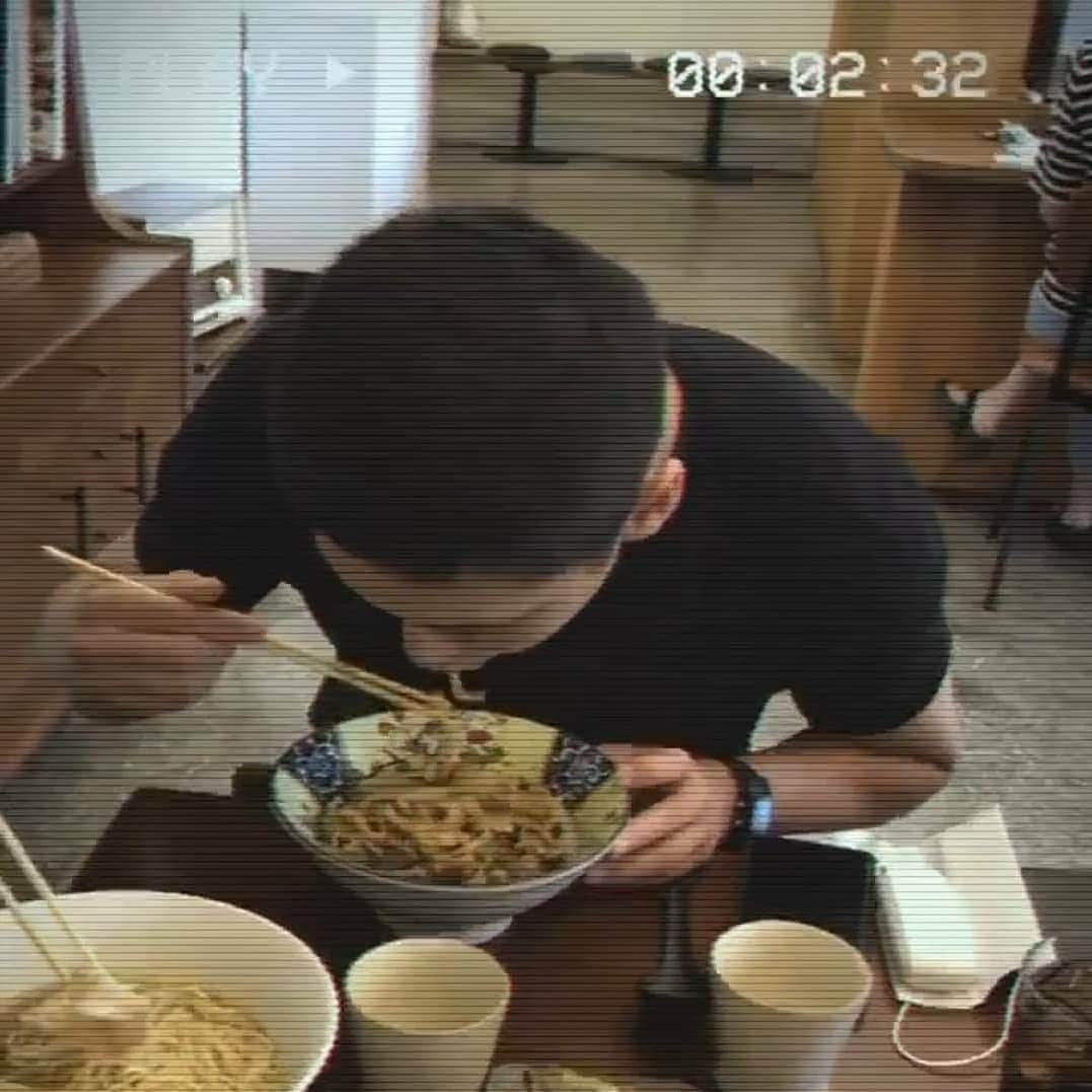 ソン・スンヒョンのインスタグラム：「야 이건 아니지 몰래 훔쳐 먹는것처럼 찍었네 도촬 @jonghyokim9」