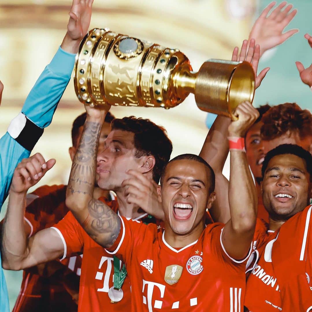 ティアゴ・アルカンタラのインスタグラム：「That Feeling. 😍🎉🏆 #MiaSanMia」