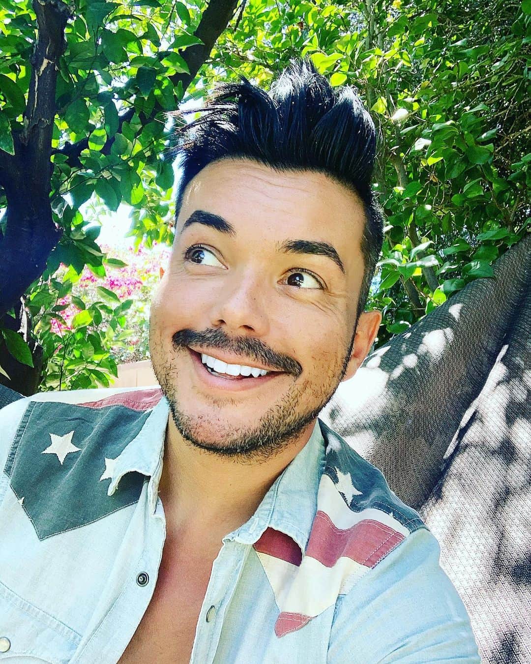 アンソニー・ラモスのインスタグラム：「Wondering if my Beyond Burger is ready yet 🇺🇸🍔 #fourthofjuly」