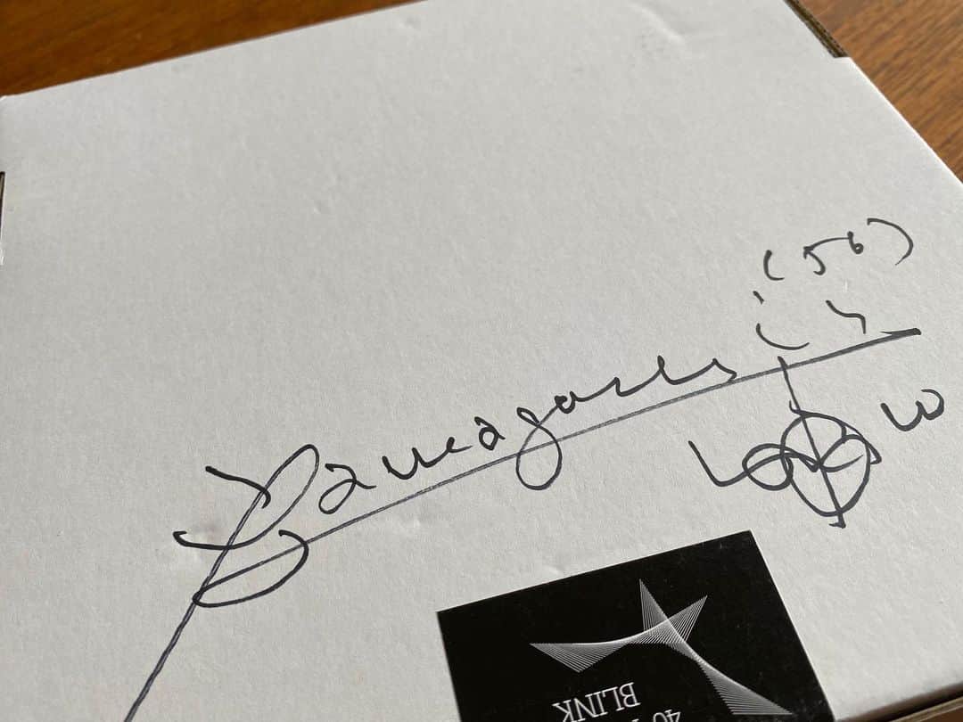 栗田善太郎のインスタグラム：「HEATWAVE40周年記念 BlinkのBOXセットが届きました。細部迄の拘りが洋さんらしい。 昨年のツアーが蘇ります。 LiveテイクはラジオでもOAしますね。  ありがとうございます😊  #heatwave  #ヒートウェイヴ」