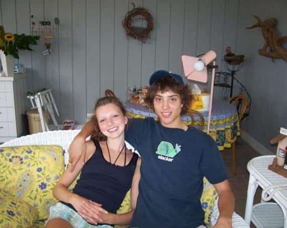 アレクサンドラ・ポールのインスタグラム：「Happy thought we would be getting married today ♥️ (~2007 🙃)」