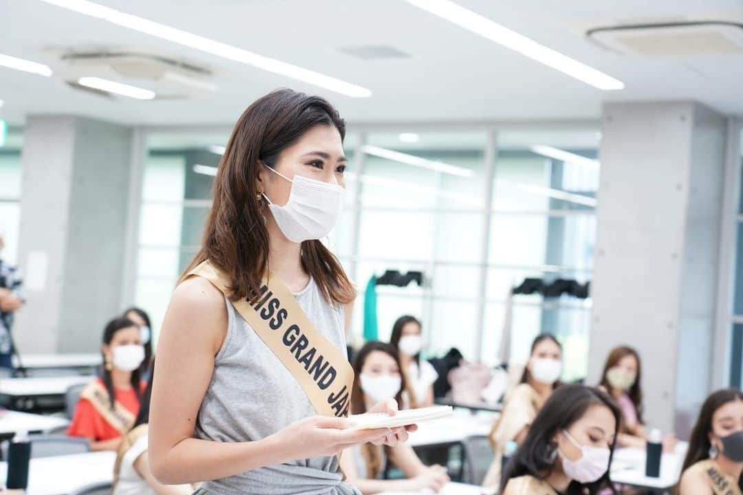 ミス・グランド・ジャパンさんのインスタグラム写真 - (ミス・グランド・ジャパンInstagram)「MISS GRAND JAPAN 2020 MGJ LESSON（7.3）  ライフデザイン&”Lady”になるための国際マナー by 株式会社三越伊勢丹 寺町様 . . キャリアも家庭も築き、 国際的に社会で活躍してきている寺町様にご講義いただきました。 自分のやりたい事の見つけ方、 目標達成の仕方のヒントをたくさんいただきました。  . Photo  by Japan Art Entertainment  @japan_art_entertainment . . . ©️MISS GRAND JAPAN . . . #japanartentertainment  #missgrandinternational #SDGs #top3beautypageantoftheworld #harukaoda #missgrandjapan #mgj #夢を叶える #ミスグランドジャパン #ミスグランドジャパン2020  #湊谷亜斗林 #起業女子 #ビジネス女子 #吉井絵梨子 #女性の社会進出 #地方創生 #成長できるミスコン #夢 #努力型の天才 #自己分析 #夢を叶える」7月5日 9時26分 - missgrandjapan