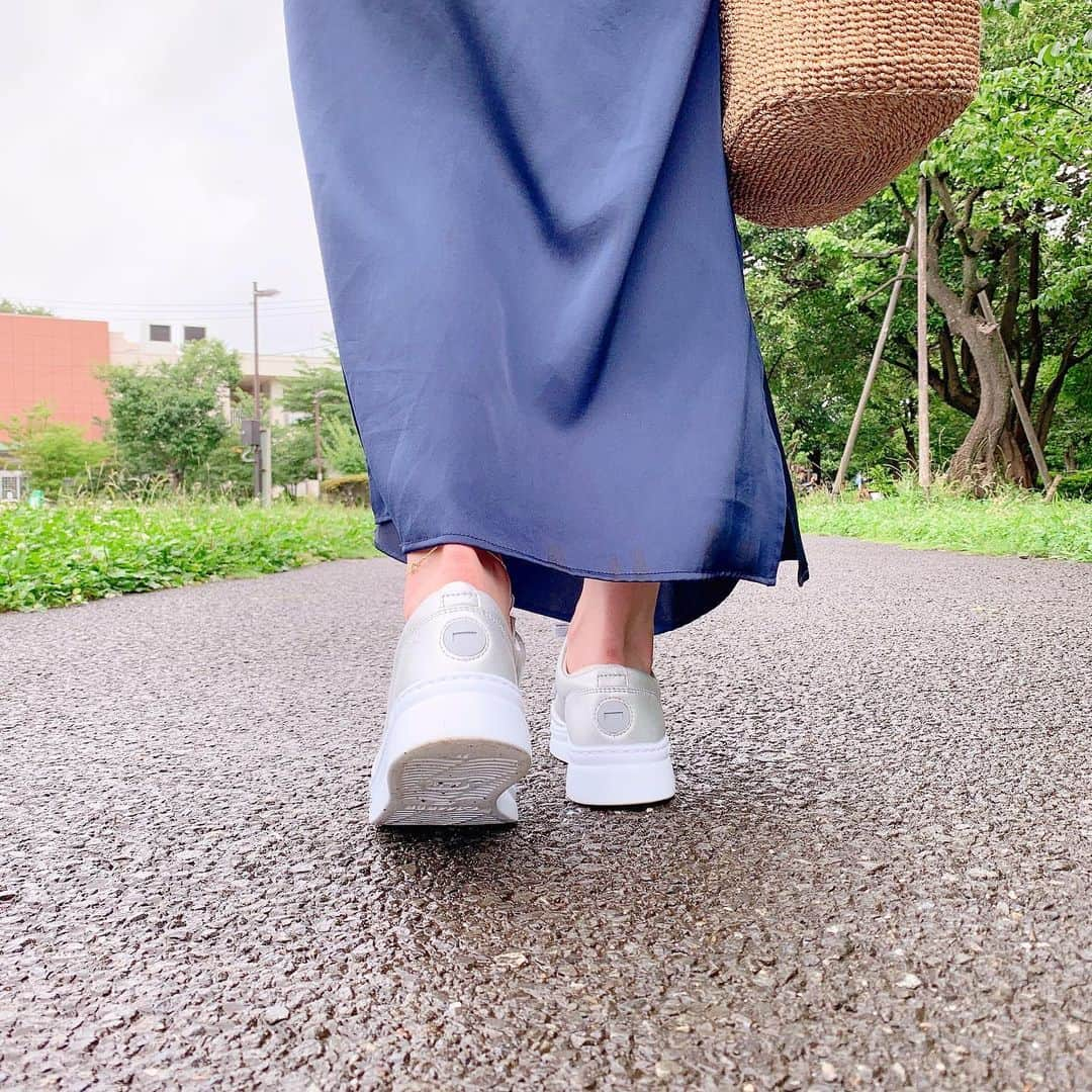 梅野舞さんのインスタグラム写真 - (梅野舞Instagram)「雨が上がったー☂️  今日のcoordinate♥️♥️  オーダーしていた♬  @camper_japan   シルバーのスニーカーにネイビー合わせのコーデ😍  カンペールのシューズはデザイン性豊かで、軽量さがとても魅力的⤴︎  #camperjapan #campershoes #カンペール #カンペール靴 #スニーカー#スニーカーコーデ#シルバースニーカー#coordinate#fashion#code#ootd #instafashion #instagram #instagramjapan #instagood」7月5日 15時14分 - mai.umeno