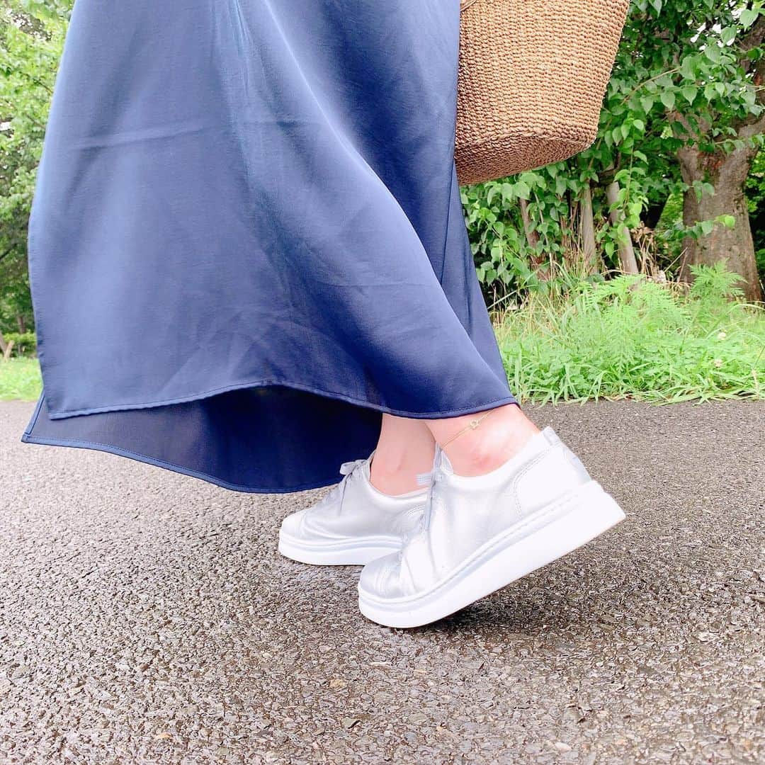 梅野舞さんのインスタグラム写真 - (梅野舞Instagram)「雨が上がったー☂️  今日のcoordinate♥️♥️  オーダーしていた♬  @camper_japan   シルバーのスニーカーにネイビー合わせのコーデ😍  カンペールのシューズはデザイン性豊かで、軽量さがとても魅力的⤴︎  #camperjapan #campershoes #カンペール #カンペール靴 #スニーカー#スニーカーコーデ#シルバースニーカー#coordinate#fashion#code#ootd #instafashion #instagram #instagramjapan #instagood」7月5日 15時14分 - mai.umeno