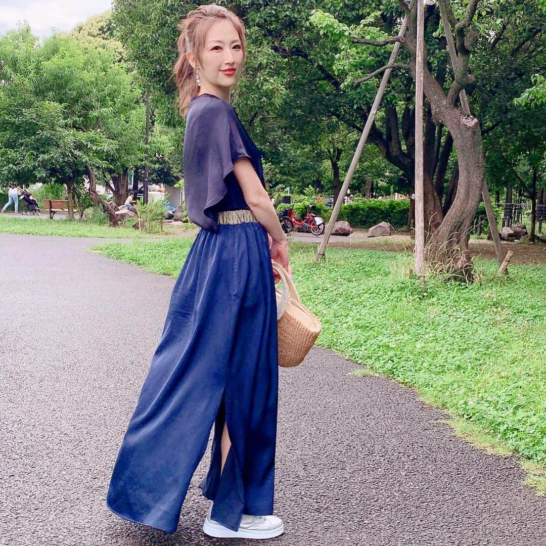 梅野舞さんのインスタグラム写真 - (梅野舞Instagram)「雨が上がったー☂️  今日のcoordinate♥️♥️  オーダーしていた♬  @camper_japan   シルバーのスニーカーにネイビー合わせのコーデ😍  カンペールのシューズはデザイン性豊かで、軽量さがとても魅力的⤴︎  #camperjapan #campershoes #カンペール #カンペール靴 #スニーカー#スニーカーコーデ#シルバースニーカー#coordinate#fashion#code#ootd #instafashion #instagram #instagramjapan #instagood」7月5日 15時14分 - mai.umeno